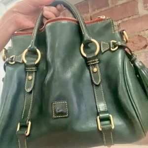 Dooney&Bourke classic forest green leather hand bag. Gold hardware 11”x12”EUC